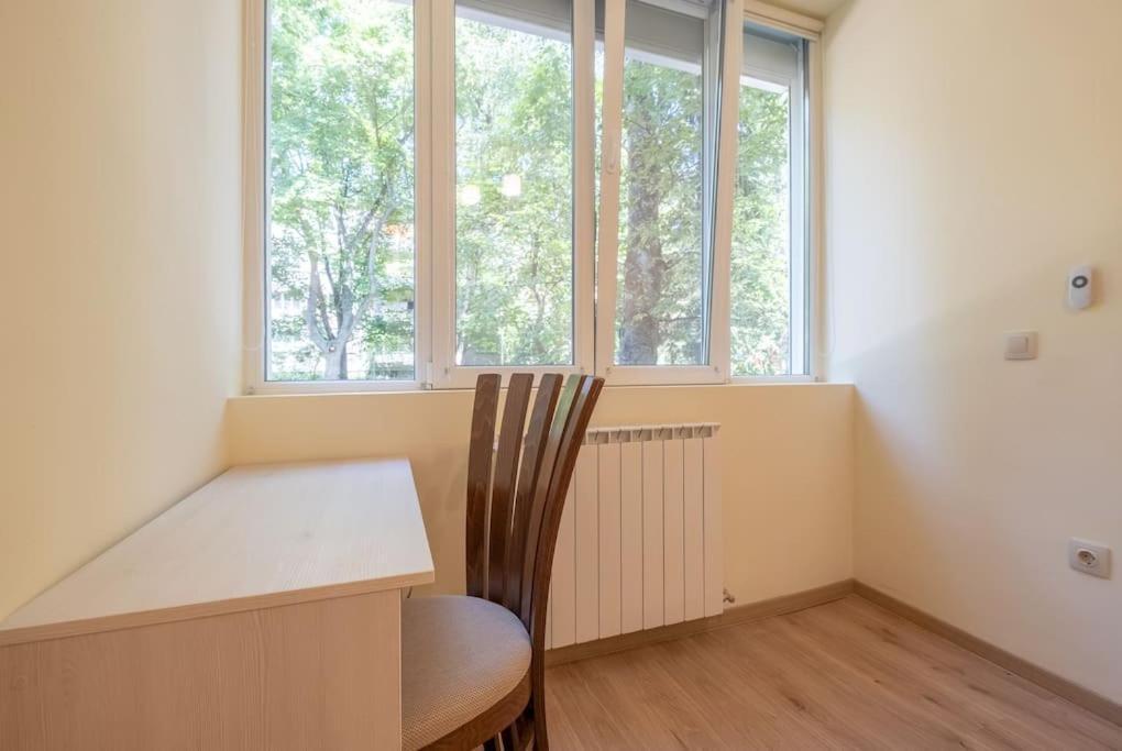 Top Location, Brand New 3 Bdrm Apt & Free Parking Софія Екстер'єр фото