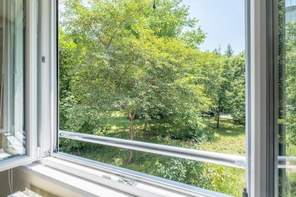 Top Location, Brand New 3 Bdrm Apt & Free Parking Софія Екстер'єр фото